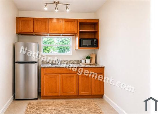 5th image of 223 NW 12th St APT 4