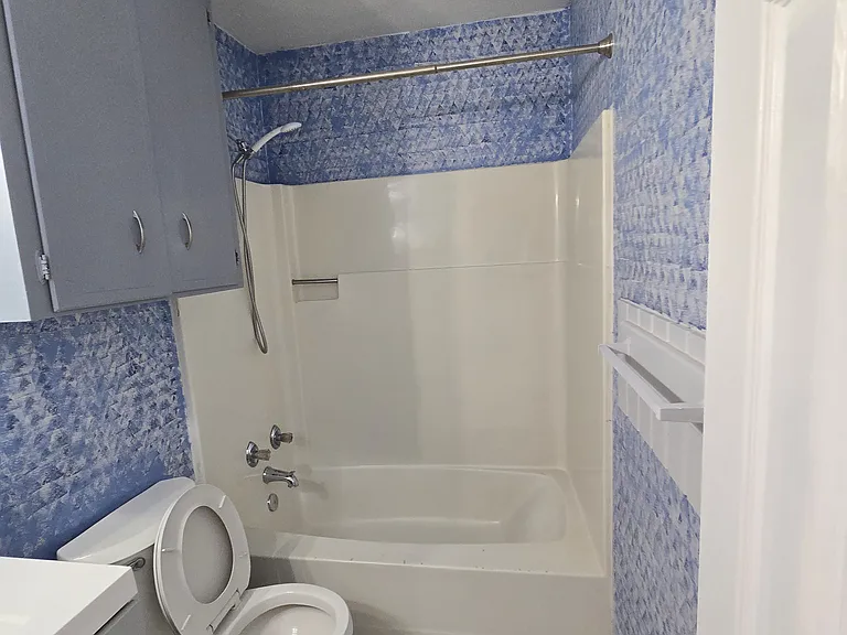 923 Bremen Ave #B — Photo 9