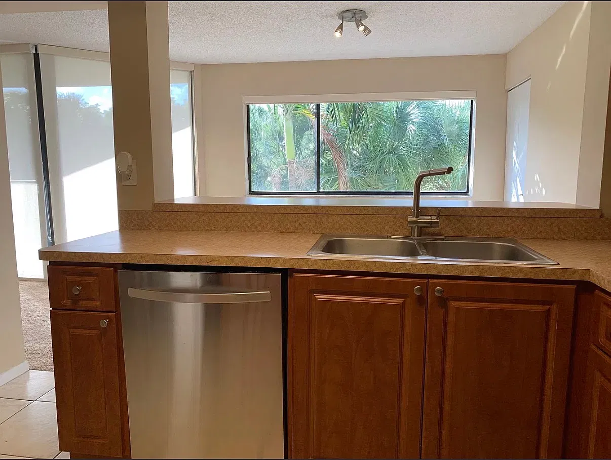 2 bed, 1330 sqft, $2,600 — Photo 2