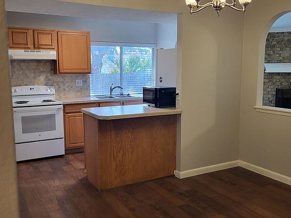 3rd image of 2117 Loma Verde Dr