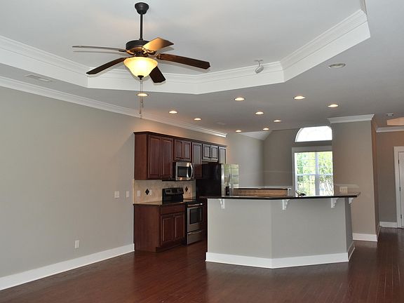 2nd image of 2734 Amsterdam Ln #15