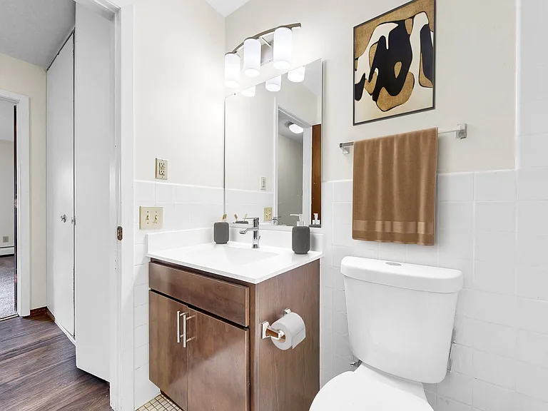 Burnsville Parkway Apartments — Photo 9