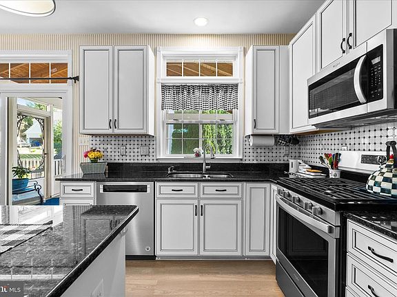 2nd image of 8 Royal Crown Ct