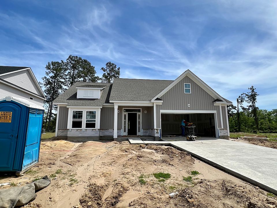 PENDING Goregous Water Front Home