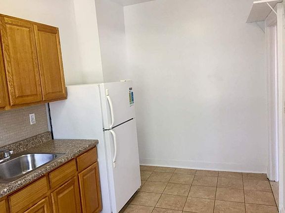 4th image of 2392 24th St APT 4A