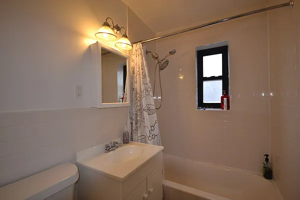 Rented by Silverstein Collection LLC  | media 16