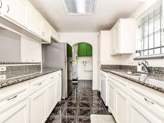 5th image of 9037 Crestview Dr