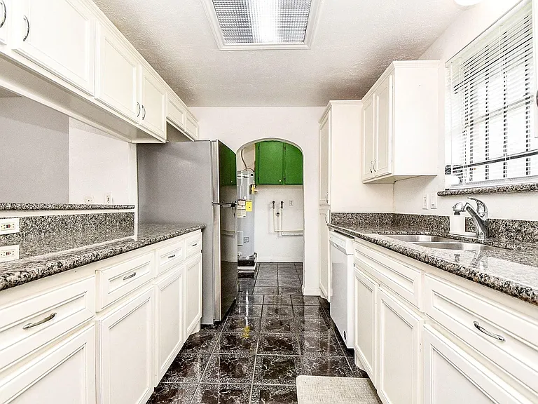 9037 Crestview Dr — Photo 5