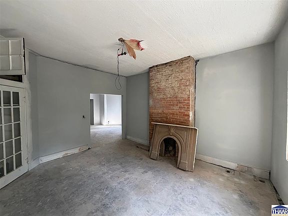 5th image of 604 S Center St