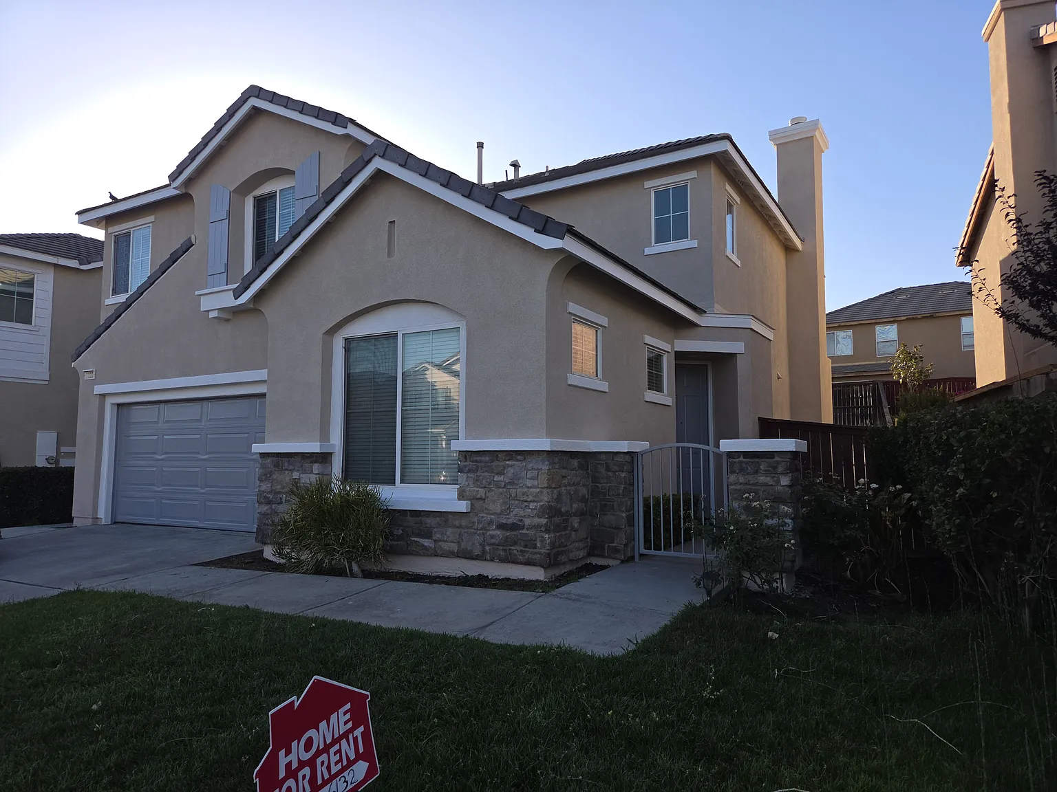 4 bed, 2.5 bath, 1948 sqft, $2,995 — Photo 1