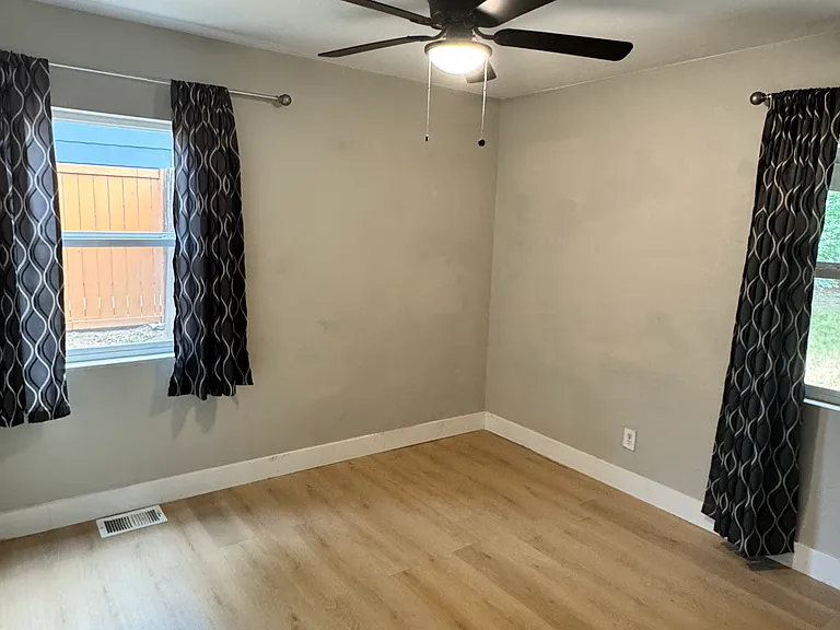 2959 S Elm St — Photo 15