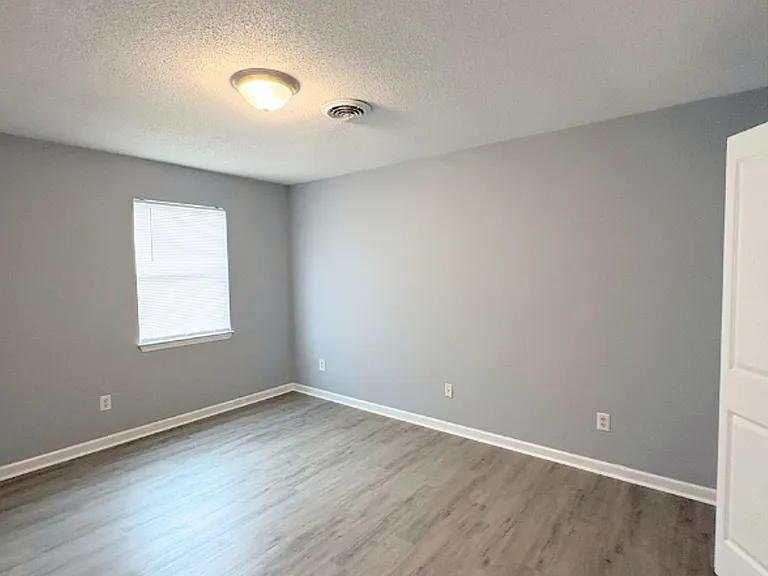 3455 Hedge Dr NE — Photo 7