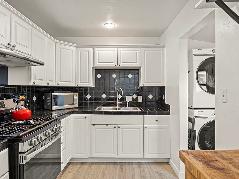 331 W Prospect St — Photo 10