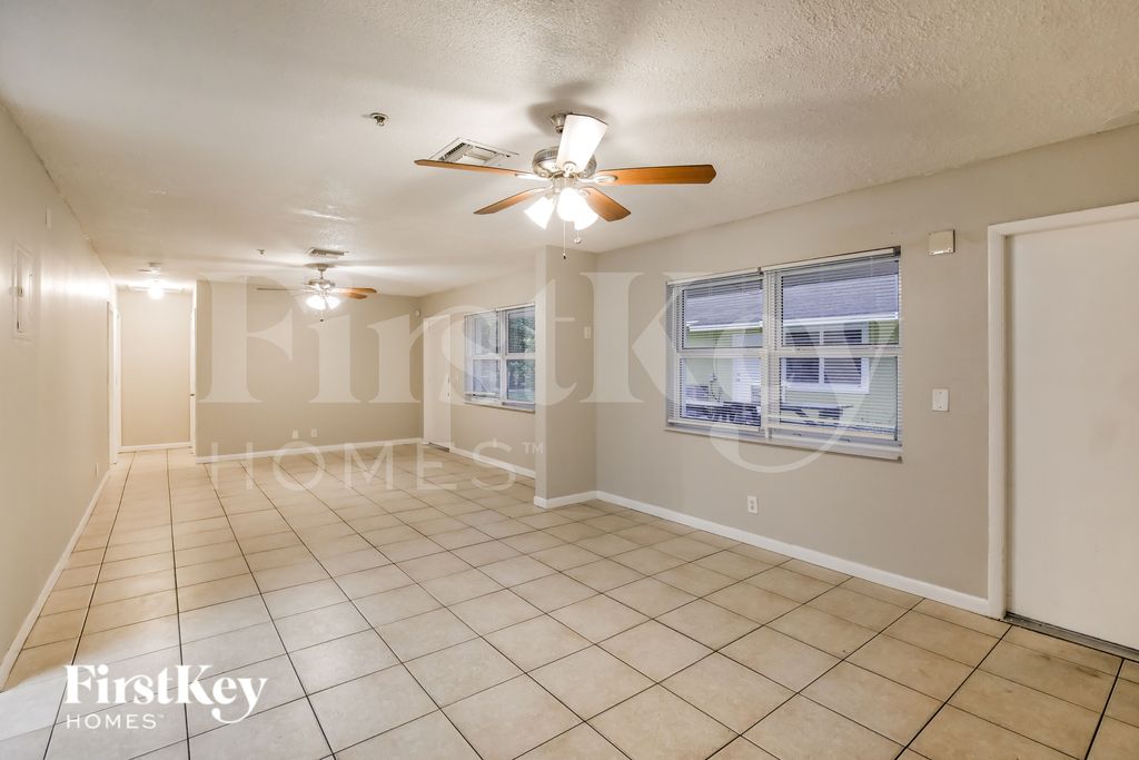 800 SW 9th Ct, photo 6