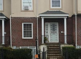 303 Mundy Ln, Mount Vernon, NY 10550