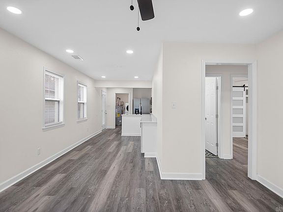3rd image of 3137 Center St
