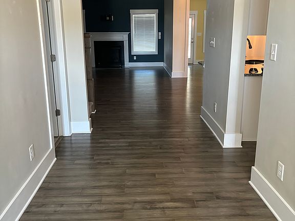3rd image of 524 Goldenleaf Cir
