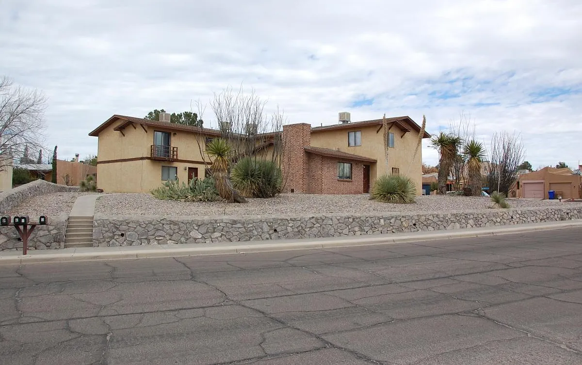 2 bed, 1.5 bath, 920 sqft, $950 — Photo 1