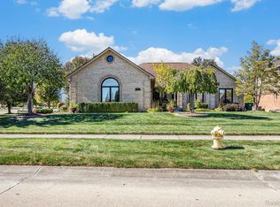54117 Verona Park Dr, Macomb, MI 48042
