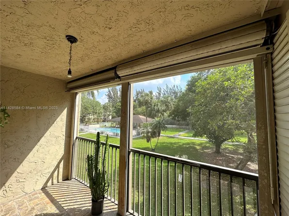 5090 SW 64th Ave APT 201, Fort Lauderdale, FL 33314