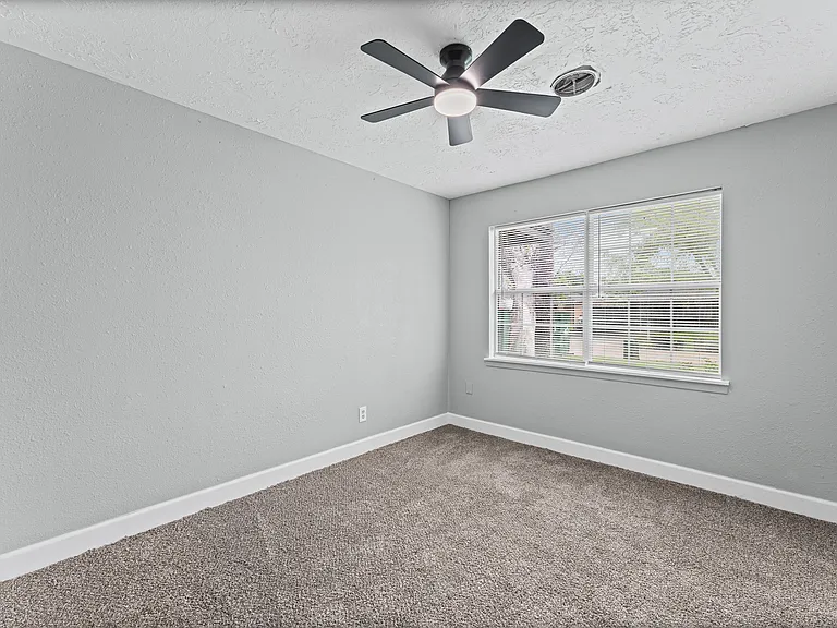 721 Champs St — Photo 5