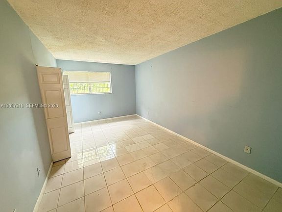 4th image of 1255 W 53rd St APT 309