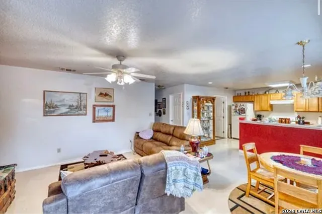 2 bed, 1.5 bath, 864 sqft, $950 — Photo 3