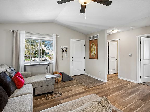 3rd image of 2327 SE 8th St