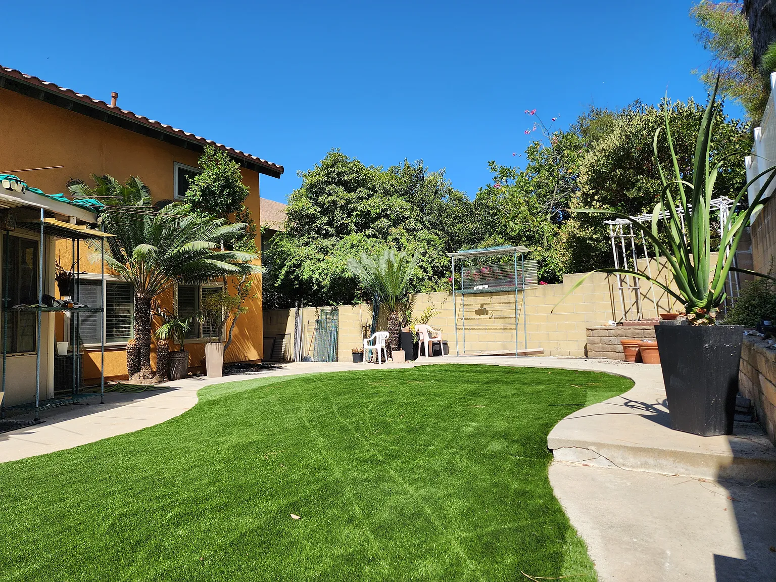 5 bed, 2315 sqft, $4,700 — Photo 2
