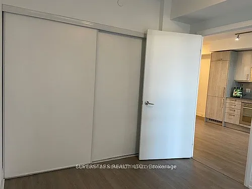 77 Mutual St #611 Photo 1