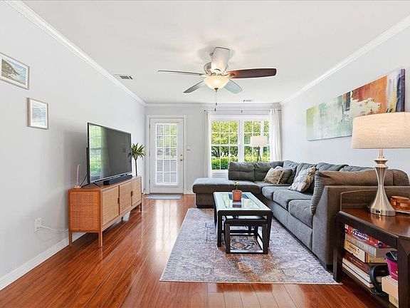 2nd image of 467 Magnolia Ct