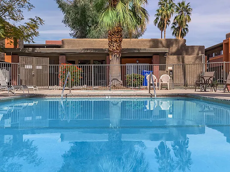 La Ventana Apartments — Photo 6