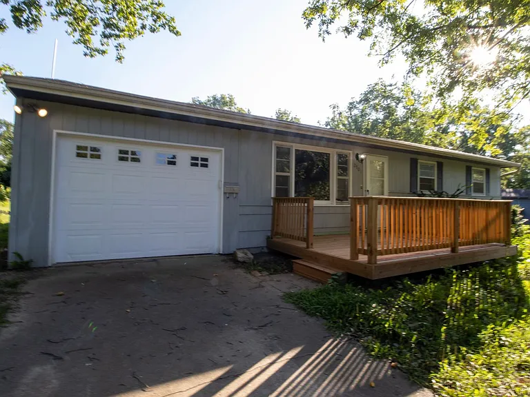 2501 Brookside Ct — Photo 1
