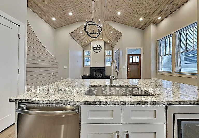 1412 Lillian St #B — Photo 11