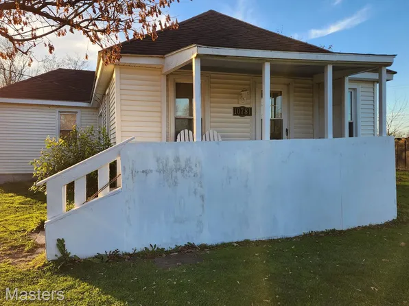 10781 Armstrong Rd, South Rockwood, MI 48179