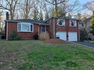 141 Roosevelt St, Cresskill, NJ 07626