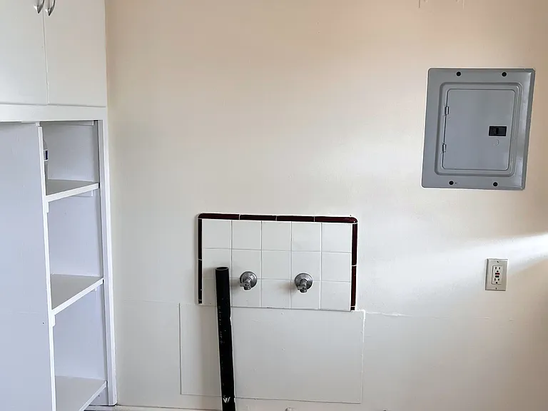 810 W Glenoaks Blvd #1/2 — Photo 5