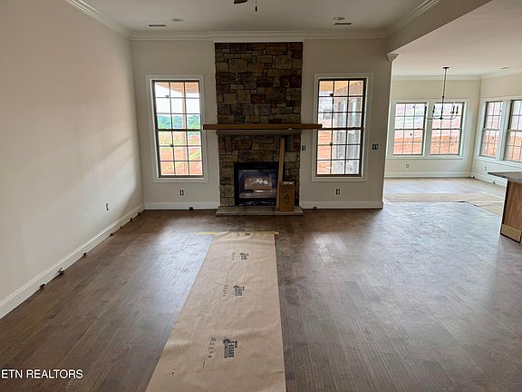 3rd image of 327 Rugby Manor Ln