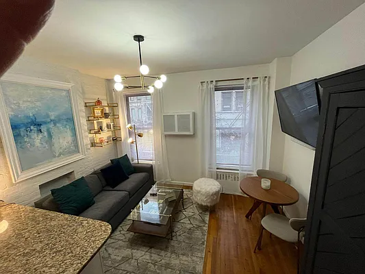 Rented by Aliya Global Realty Inc. | media 10