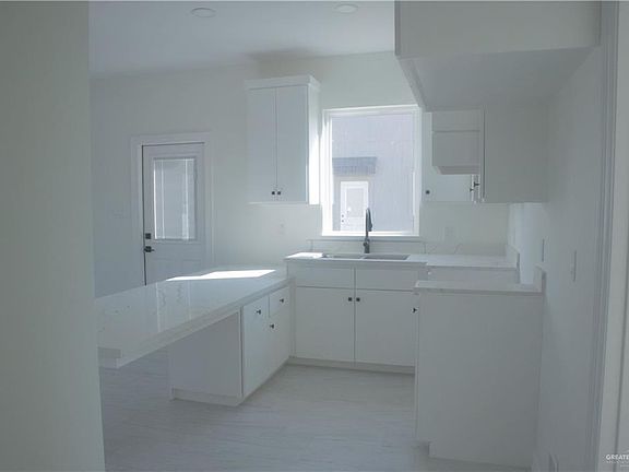 4th image of 203 S 17th St