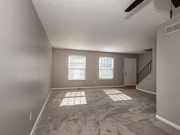 4th image of 93 Applewood Dr #93