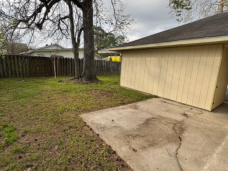 1413 Briarhurst Dr — Photo 43