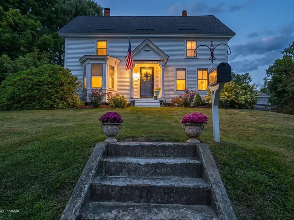 105 Main Street, Dexter, ME 04930