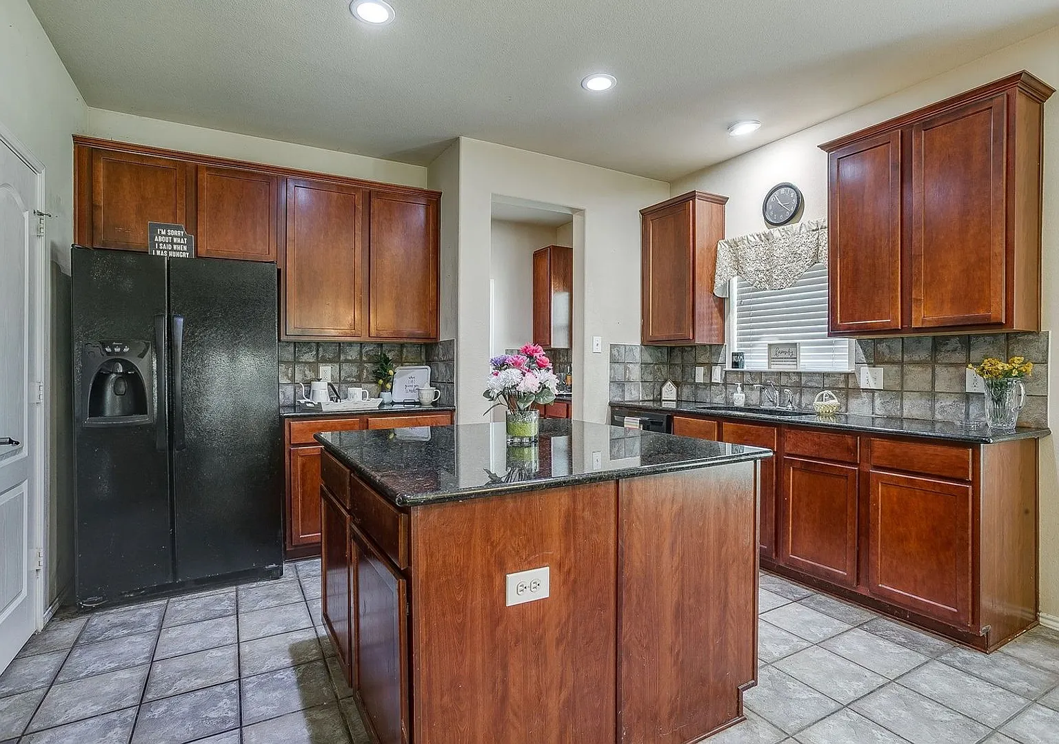 Mira Lagos 4 bd/3 living ,media room 3 bath 2 car garage. — Photo 2