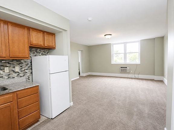 4th image of 4651 Centre Ave