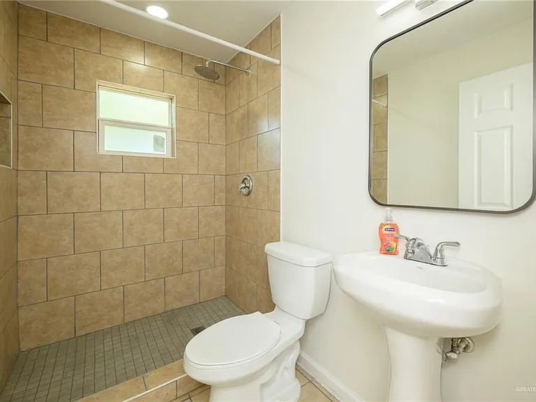 1823 Warren St — Photo 14