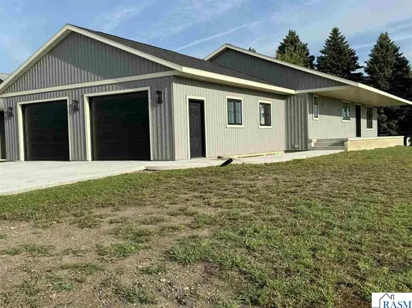 2214 Lake Ave, New Ulm, MN 56073
