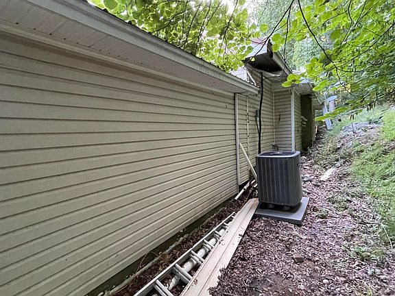 3rd image of 1205 Rockcastle Lakeshore Dr