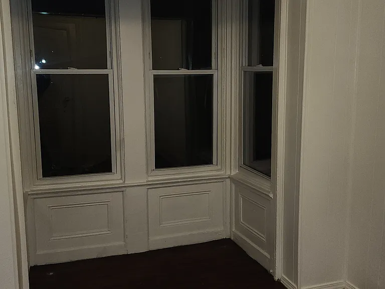 28 Douw St #2 — Photo 6