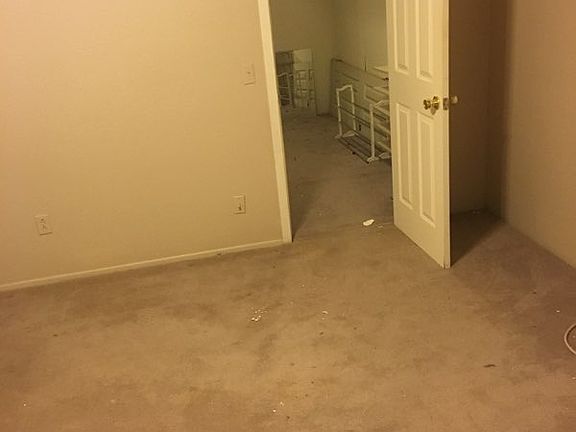 5th image of 404 Yucca Dr